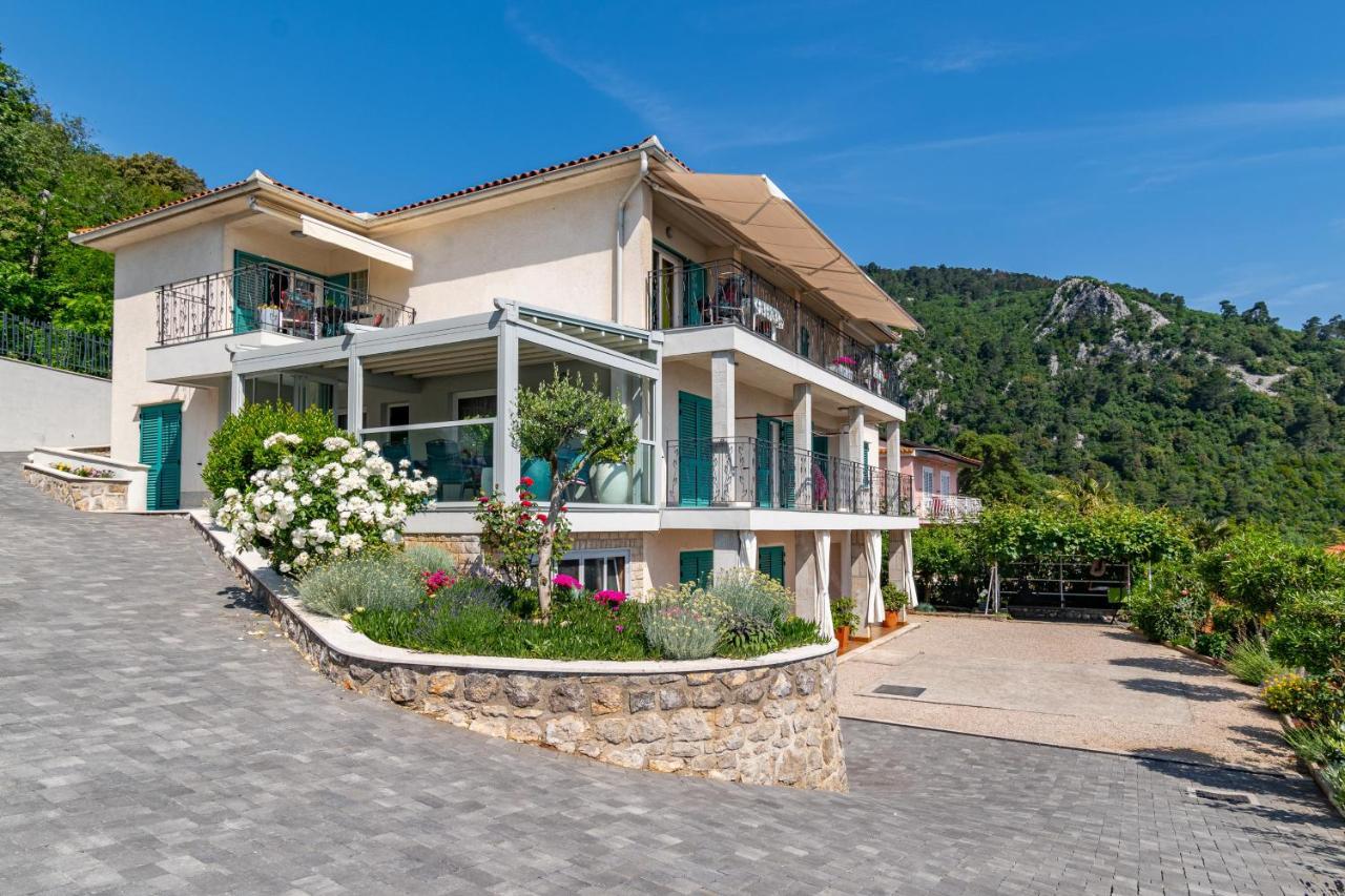 Apartments By The Sea Medveja, Opatija - 7720 Lovran Kültér fotó