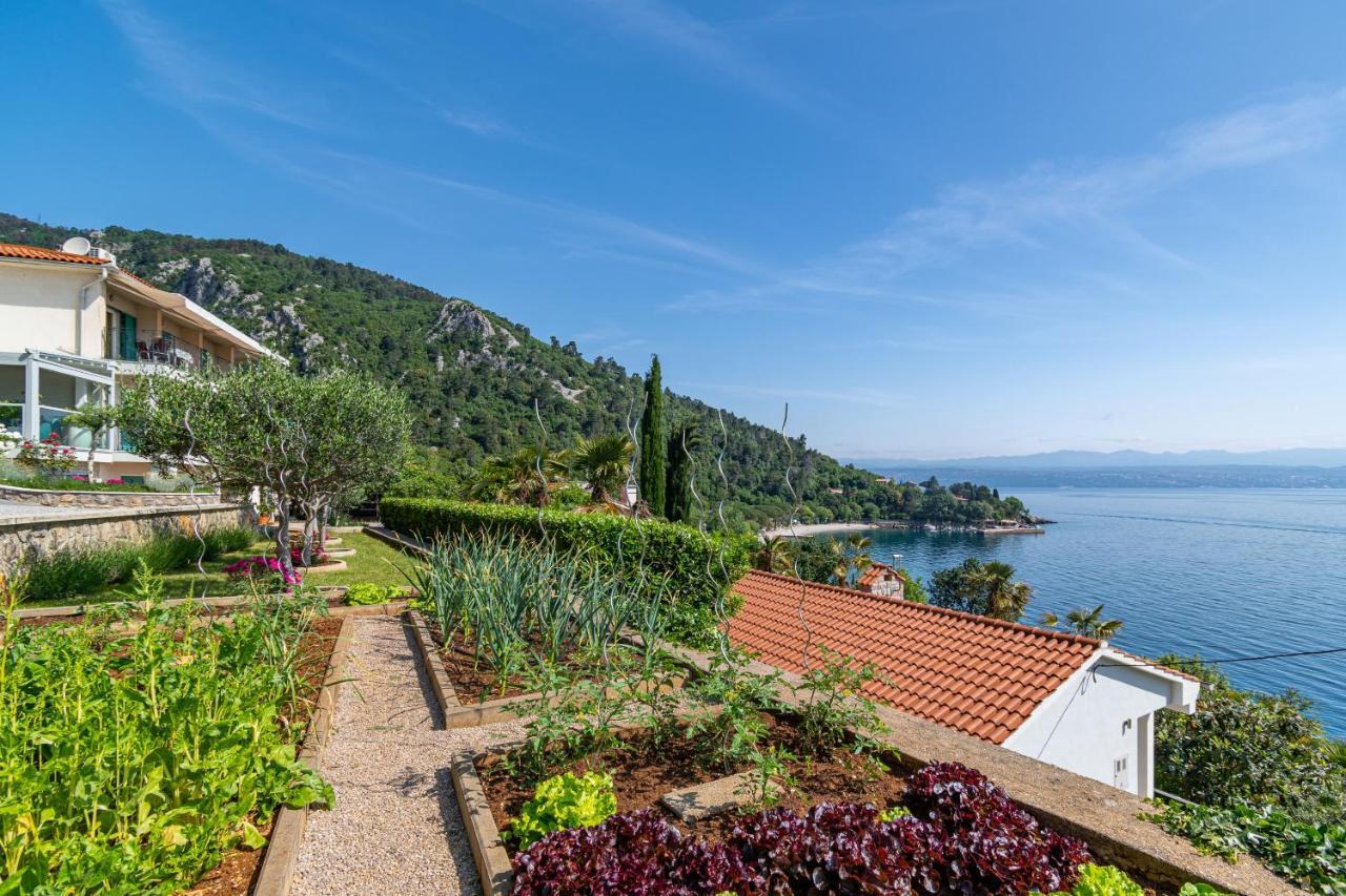 Apartments By The Sea Medveja, Opatija - 7720 Lovran Kültér fotó