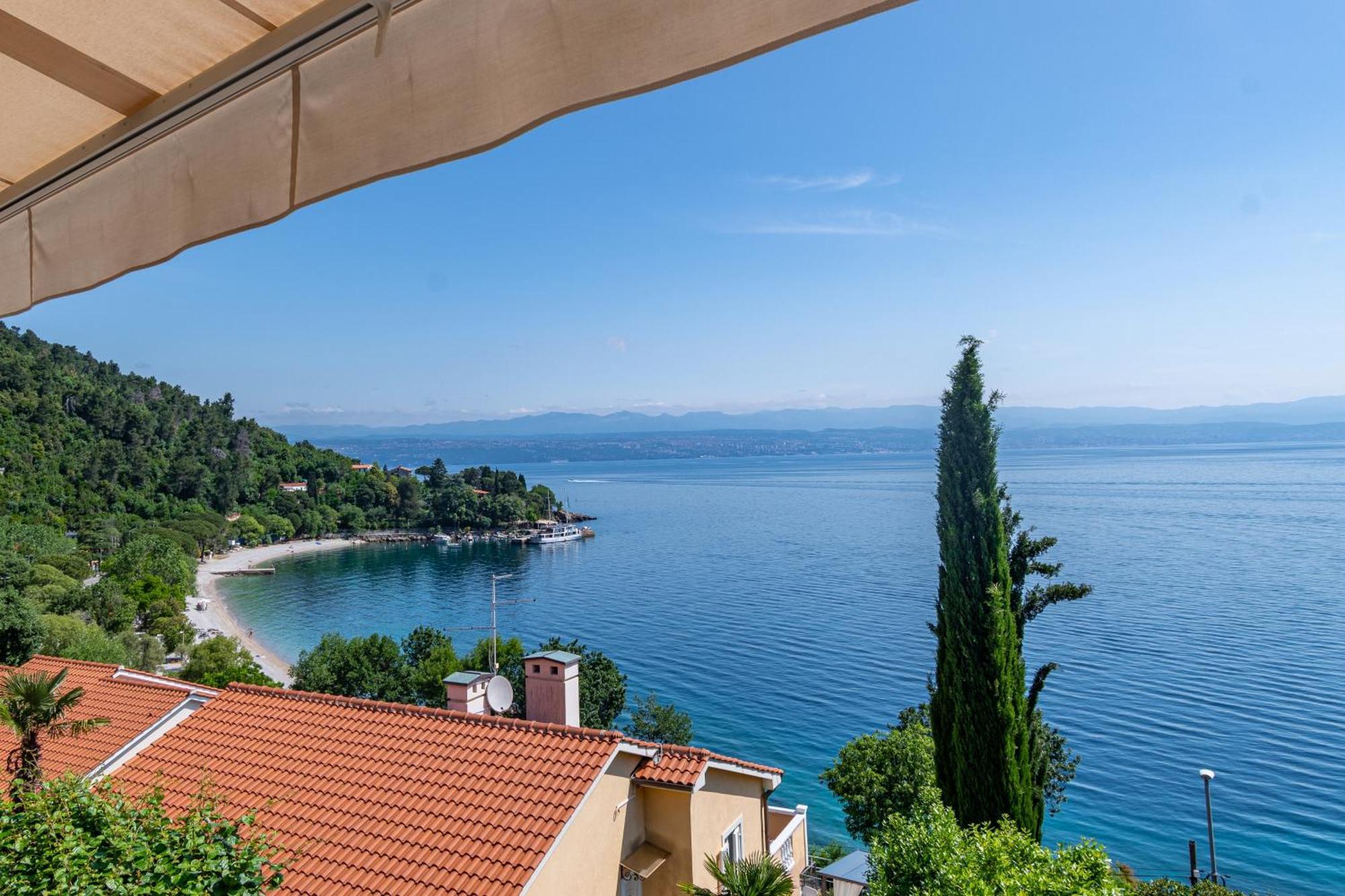 Apartments By The Sea Medveja, Opatija - 7720 Lovran Kültér fotó