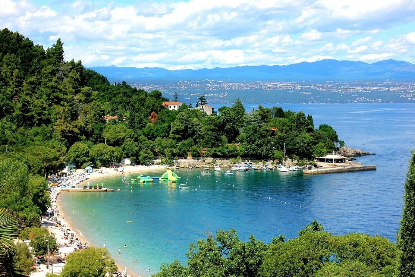 Apartments By The Sea Medveja, Opatija - 7720 Lovran Kültér fotó