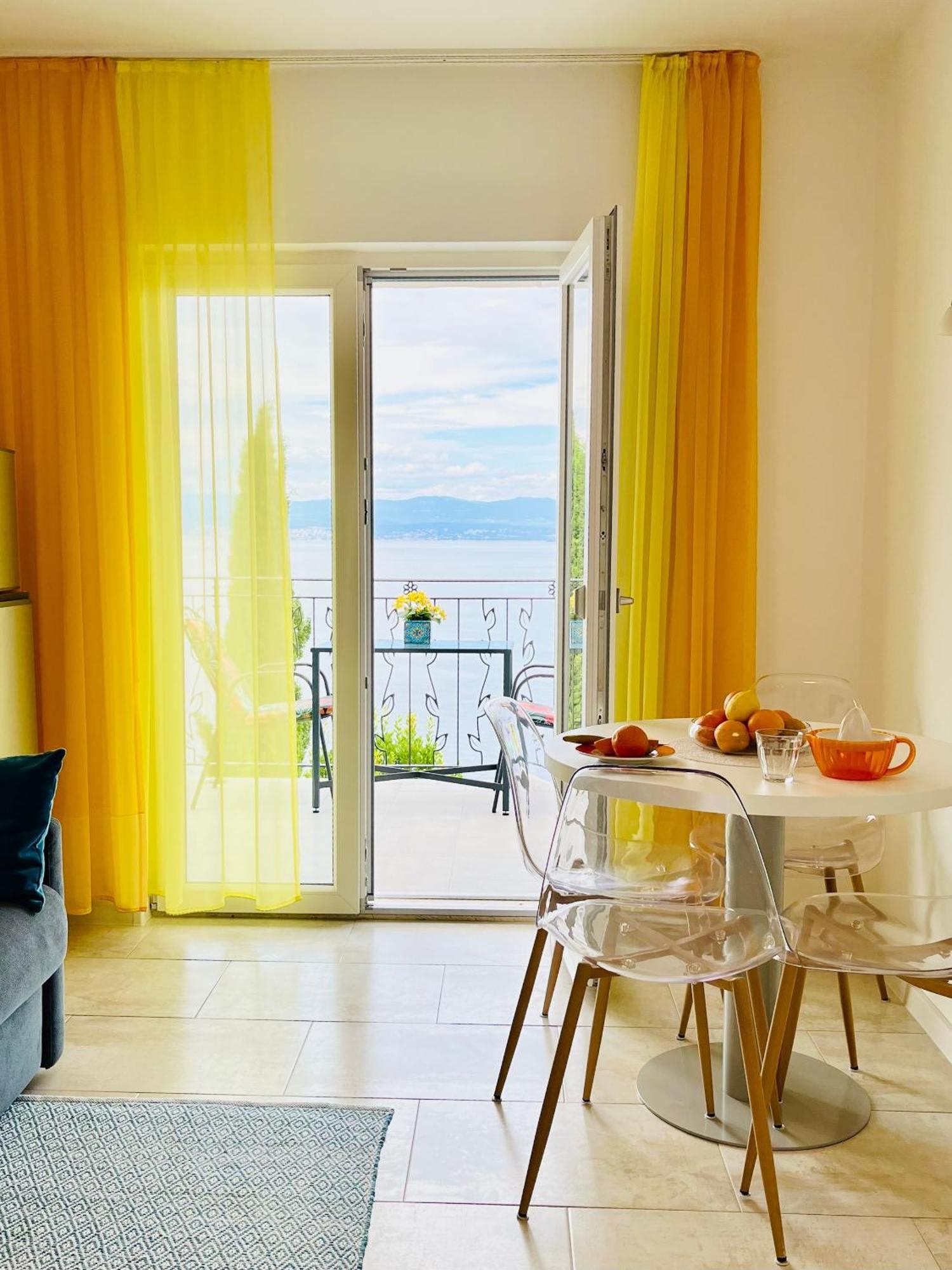 Apartments By The Sea Medveja, Opatija - 7720 Lovran Kültér fotó