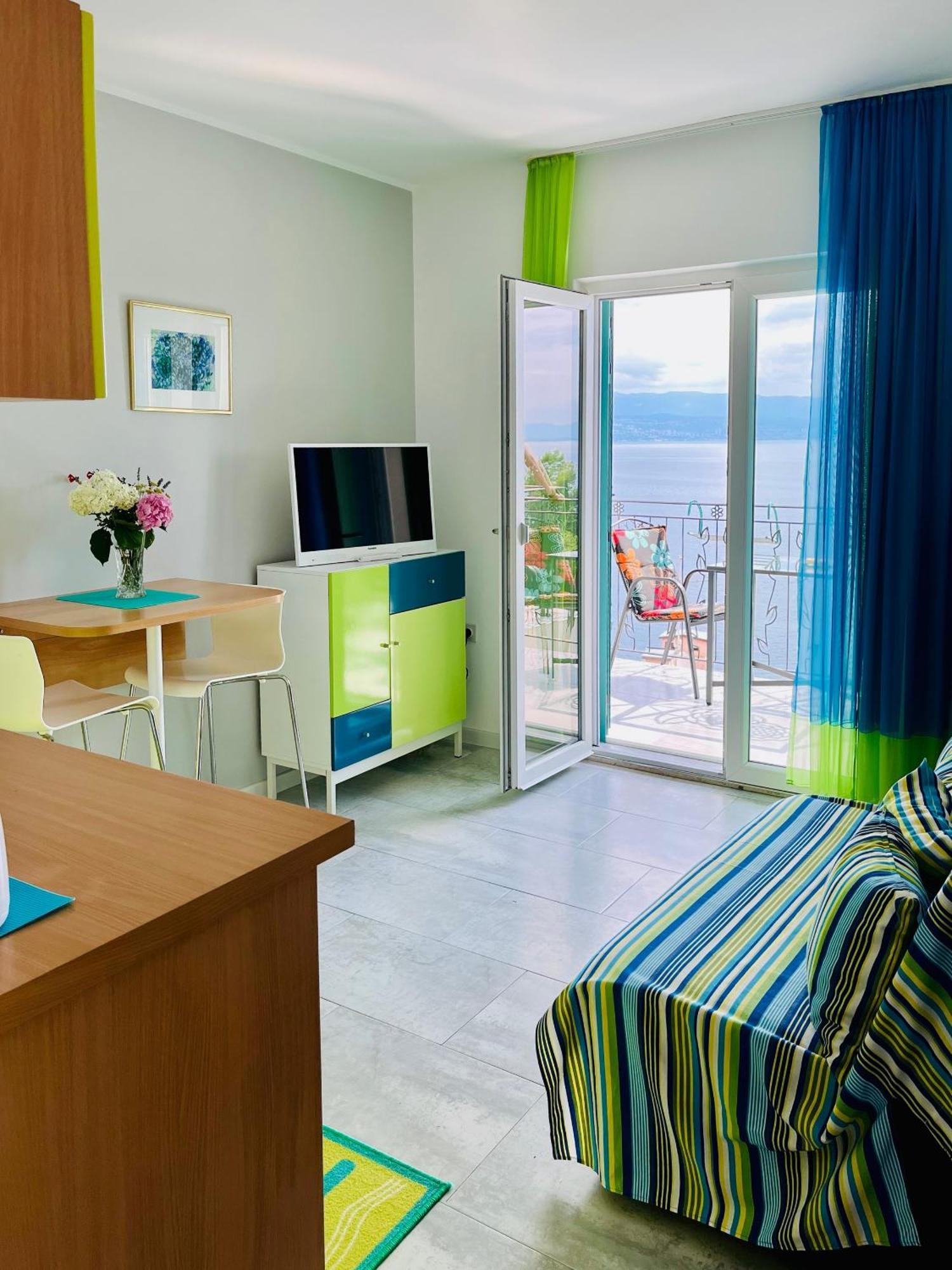 Apartments By The Sea Medveja, Opatija - 7720 Lovran Kültér fotó